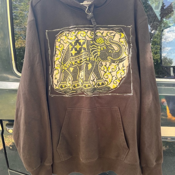 TYR Black and Yellow Elephant Graphic Sweater - Picture 1 of 5